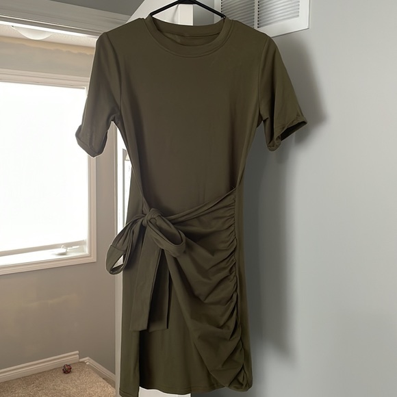 Halara dress - Picture 6 of 7